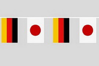 Flaggenkette Deutschland - Japan