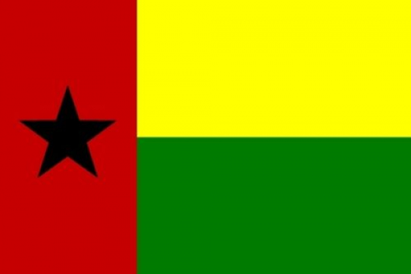 Tischflagge Guinea Bissau 10x15cm mit Ständer Tischfahne Miniflagge