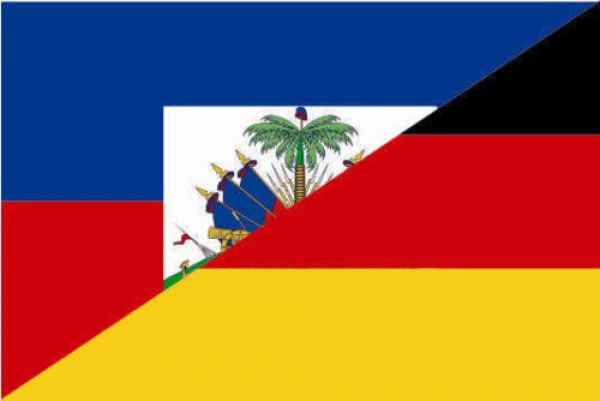 Tischflagge Haiti-Deutschland Freundschaftsfahne 10x15cm mit Ständer Tischfahne Miniflagge